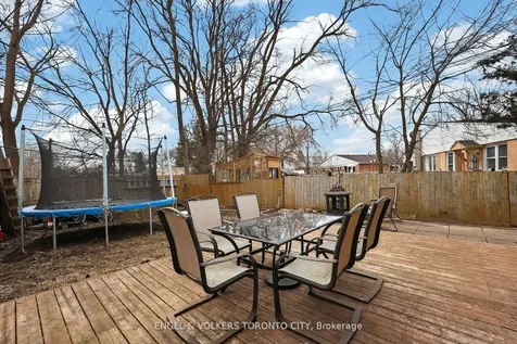 122 Septonne Avenue Newmarket ON L3Y 2W3