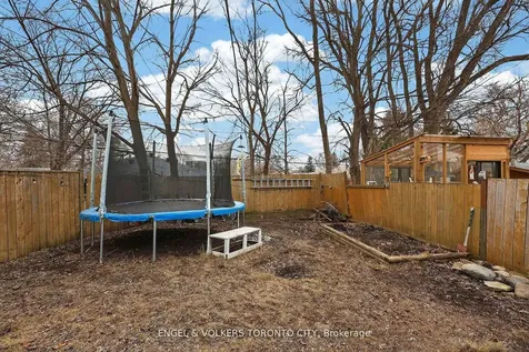 122 Septonne Avenue Newmarket ON L3Y 2W3