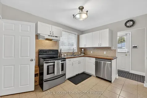 122 Septonne Avenue Newmarket ON L3Y 2W3