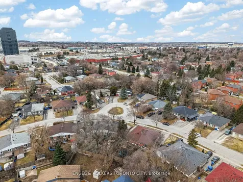 122 Septonne Avenue Newmarket ON L3Y 2W3