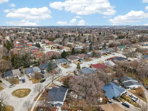 122 Septonne Avenue Newmarket ON L3Y 2W3