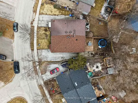 122 Septonne Avenue Newmarket ON L3Y 2W3