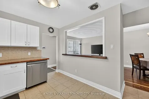 122 Septonne Avenue Newmarket ON L3Y 2W3