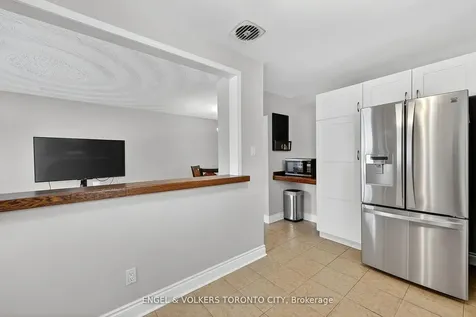 122 Septonne Avenue Newmarket ON L3Y 2W3