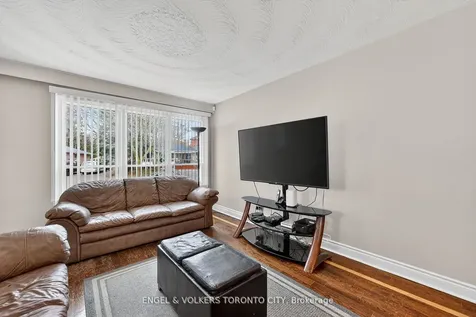 122 Septonne Avenue Newmarket ON L3Y 2W3