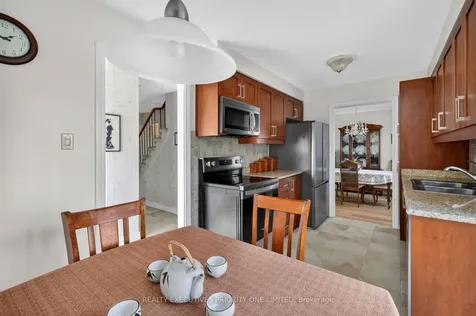 346 Darlington Crescent Newmarket ON L3Y 6N4