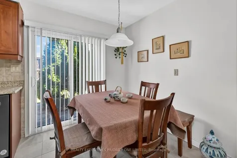 346 Darlington Crescent Newmarket ON L3Y 6N4