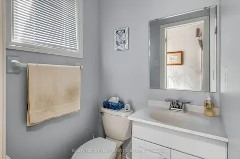 346 Darlington Crescent Newmarket ON L3Y 6N4