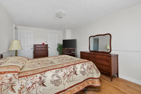 346 Darlington Crescent Newmarket ON L3Y 6N4