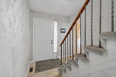 346 Darlington Crescent Newmarket ON L3Y 6N4