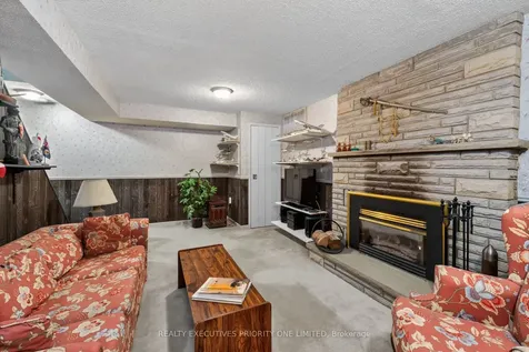 346 Darlington Crescent Newmarket ON L3Y 6N4