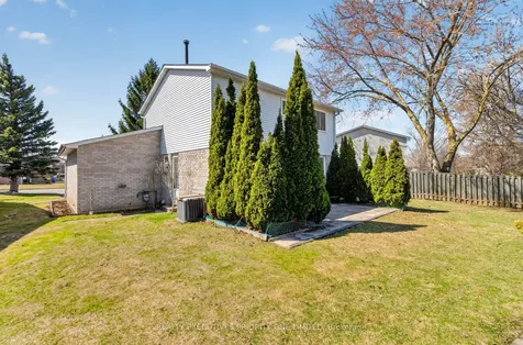 346 Darlington Crescent Newmarket ON L3Y 6N4