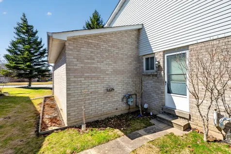 346 Darlington Crescent Newmarket ON L3Y 6N4