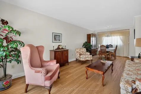 346 Darlington Crescent Newmarket ON L3Y 6N4