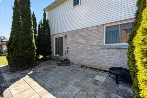 346 Darlington Crescent Newmarket ON L3Y 6N4