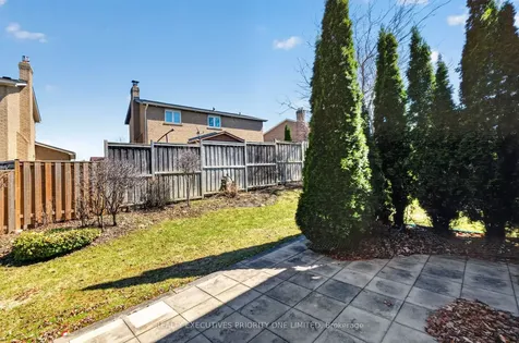 346 Darlington Crescent Newmarket ON L3Y 6N4