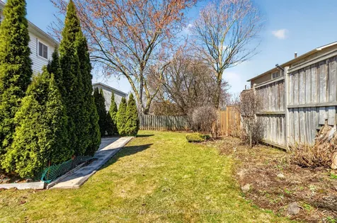 346 Darlington Crescent Newmarket ON L3Y 6N4