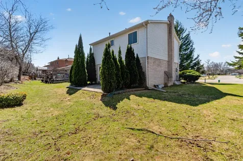 346 Darlington Crescent Newmarket ON L3Y 6N4