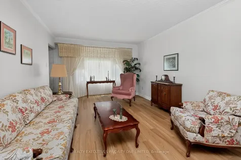 346 Darlington Crescent Newmarket ON L3Y 6N4