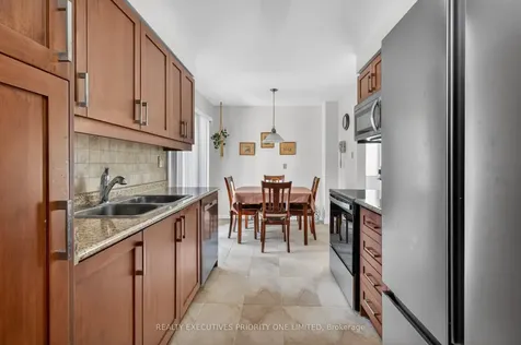 346 Darlington Crescent Newmarket ON L3Y 6N4
