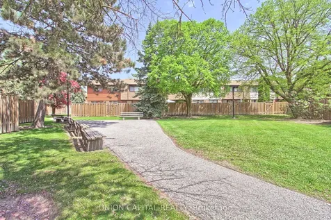 11 Plaisance Road Richmond Hill ON L4C 5H1