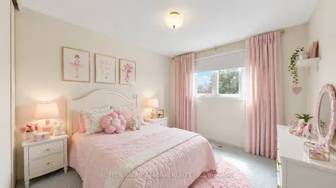 45 Howlett Avenue Newmarket ON L3Y 5S6