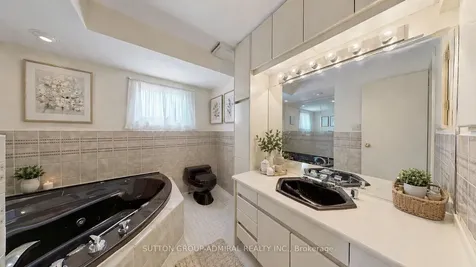 45 Howlett Avenue Newmarket ON L3Y 5S6