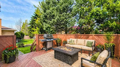 45 Howlett Avenue Newmarket ON L3Y 5S6