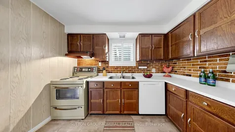 45 Howlett Avenue Newmarket ON L3Y 5S6