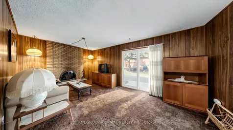 45 Howlett Avenue Newmarket ON L3Y 5S6