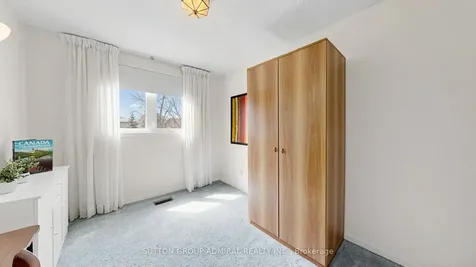 45 Howlett Avenue Newmarket ON L3Y 5S6