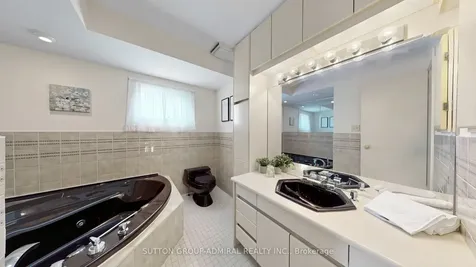 45 Howlett Avenue Newmarket ON L3Y 5S6