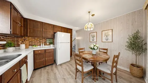 45 Howlett Avenue Newmarket ON L3Y 5S6