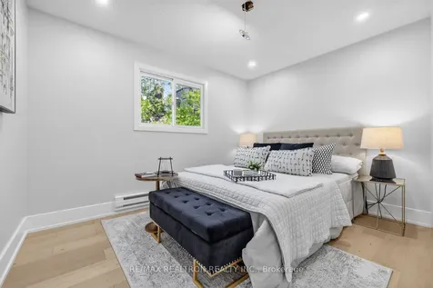 176 Charlotte Street S Newmarket ON L3Y 3S8