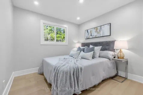 176 Charlotte Street S Newmarket ON L3Y 3S8