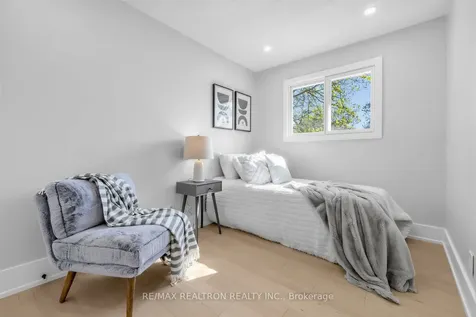 176 Charlotte Street S Newmarket ON L3Y 3S8