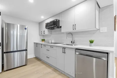 176 Charlotte Street S Newmarket ON L3Y 3S8