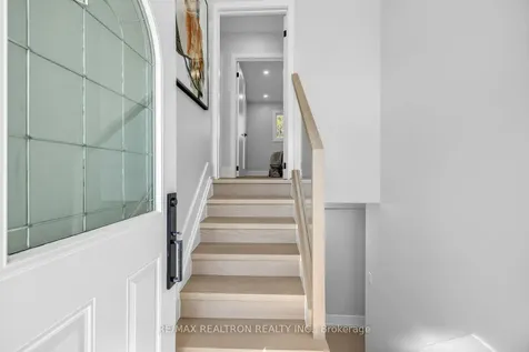 176 Charlotte Street S Newmarket ON L3Y 3S8