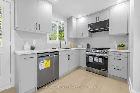 176 Charlotte Street S Newmarket ON L3Y 3S8