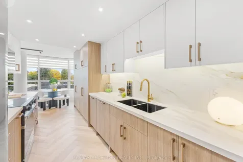 11 Townsgate Drive Vaughan ON L4J 8G4
