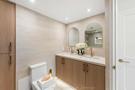 11 Townsgate Drive Vaughan ON L4J 8G4