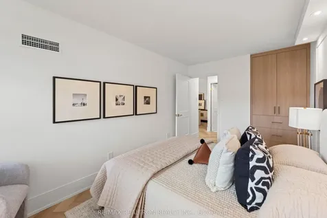 11 Townsgate Drive Vaughan ON L4J 8G4