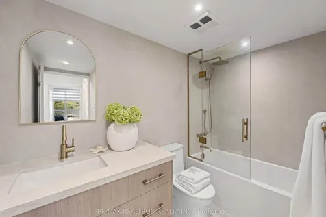 11 Townsgate Drive Vaughan ON L4J 8G4