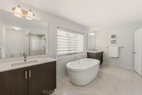 23 Watershed Gate East Gwillimbury ON L9N 0Y6