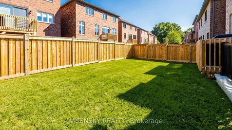 23 Watershed Gate East Gwillimbury ON L9N 0Y6