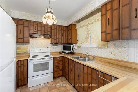 63 Portland Crescent Newmarket ON L3Y 6A6