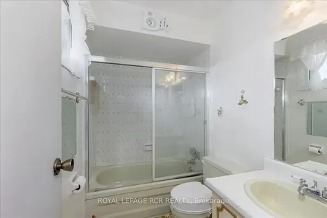 63 Portland Crescent Newmarket ON L3Y 6A6