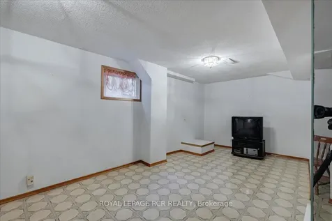 63 Portland Crescent Newmarket ON L3Y 6A6