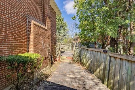 63 Portland Crescent Newmarket ON L3Y 6A6