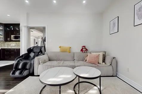52 Lakespring Drive Markham ON L6C 2Z1